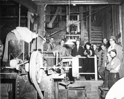 photo of Earl Beistline teaching a mining class.